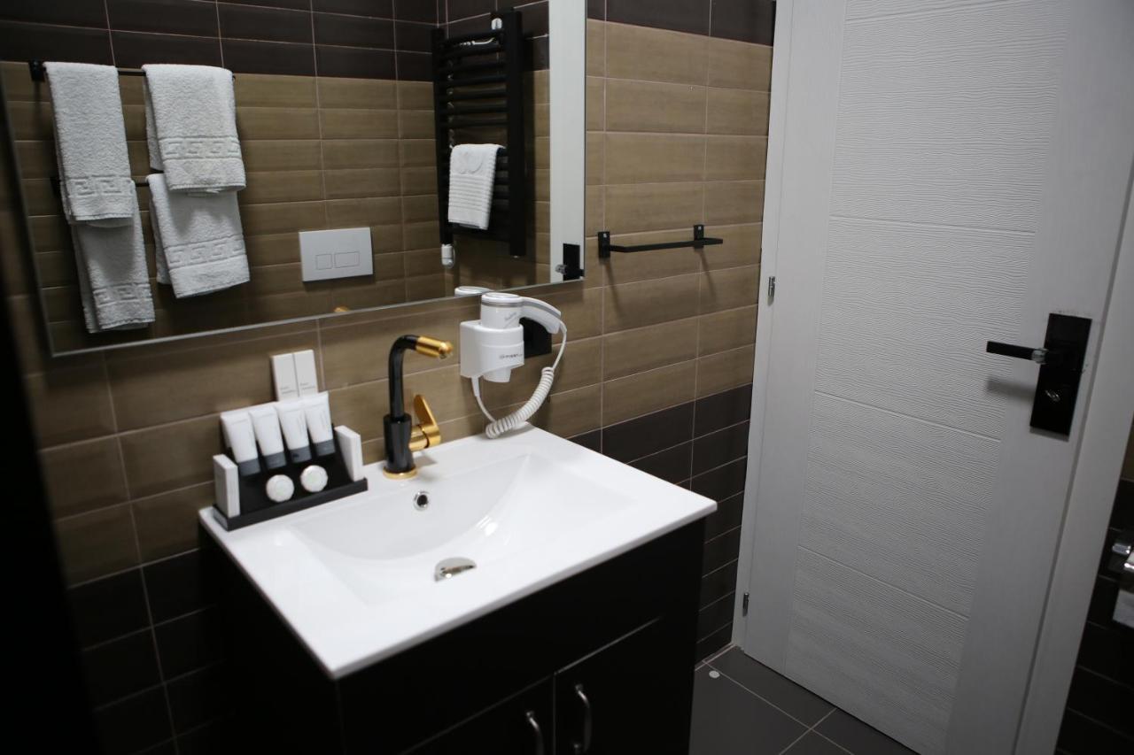 Dark Boutique Hotel Shkoze Exteriér fotografie