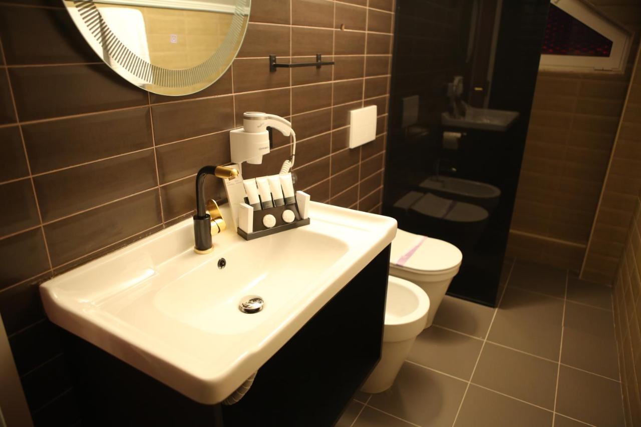 Dark Boutique Hotel Shkoze Exteriér fotografie