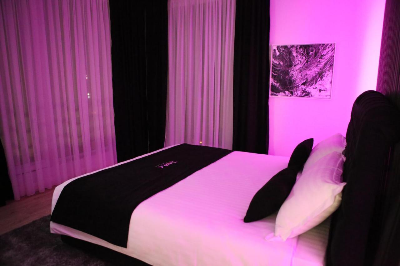 Dark Boutique Hotel Shkoze Exteriér fotografie