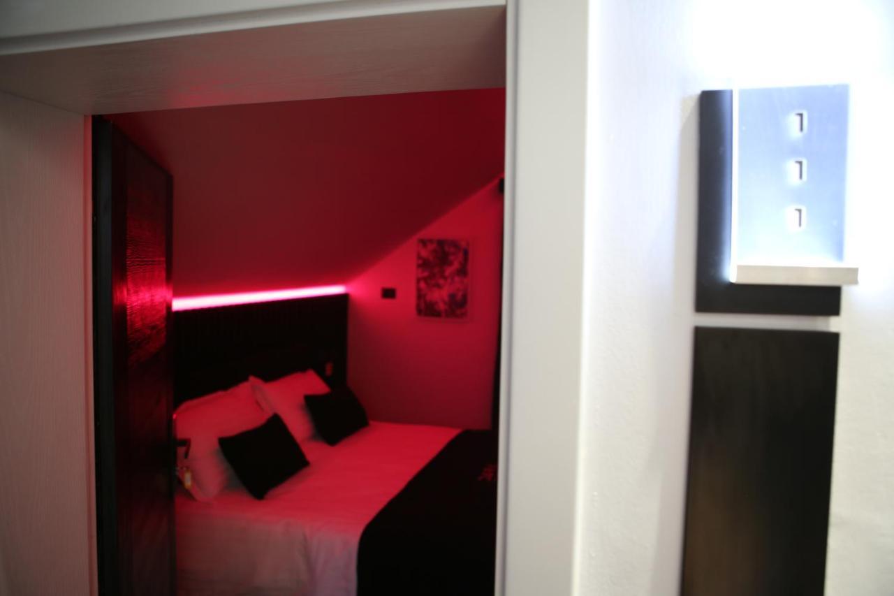 Dark Boutique Hotel Shkoze Exteriér fotografie